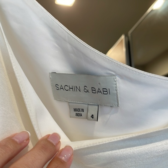 Sachin + Babi Dova Puffed One Shoulder - Picture 5 of 6